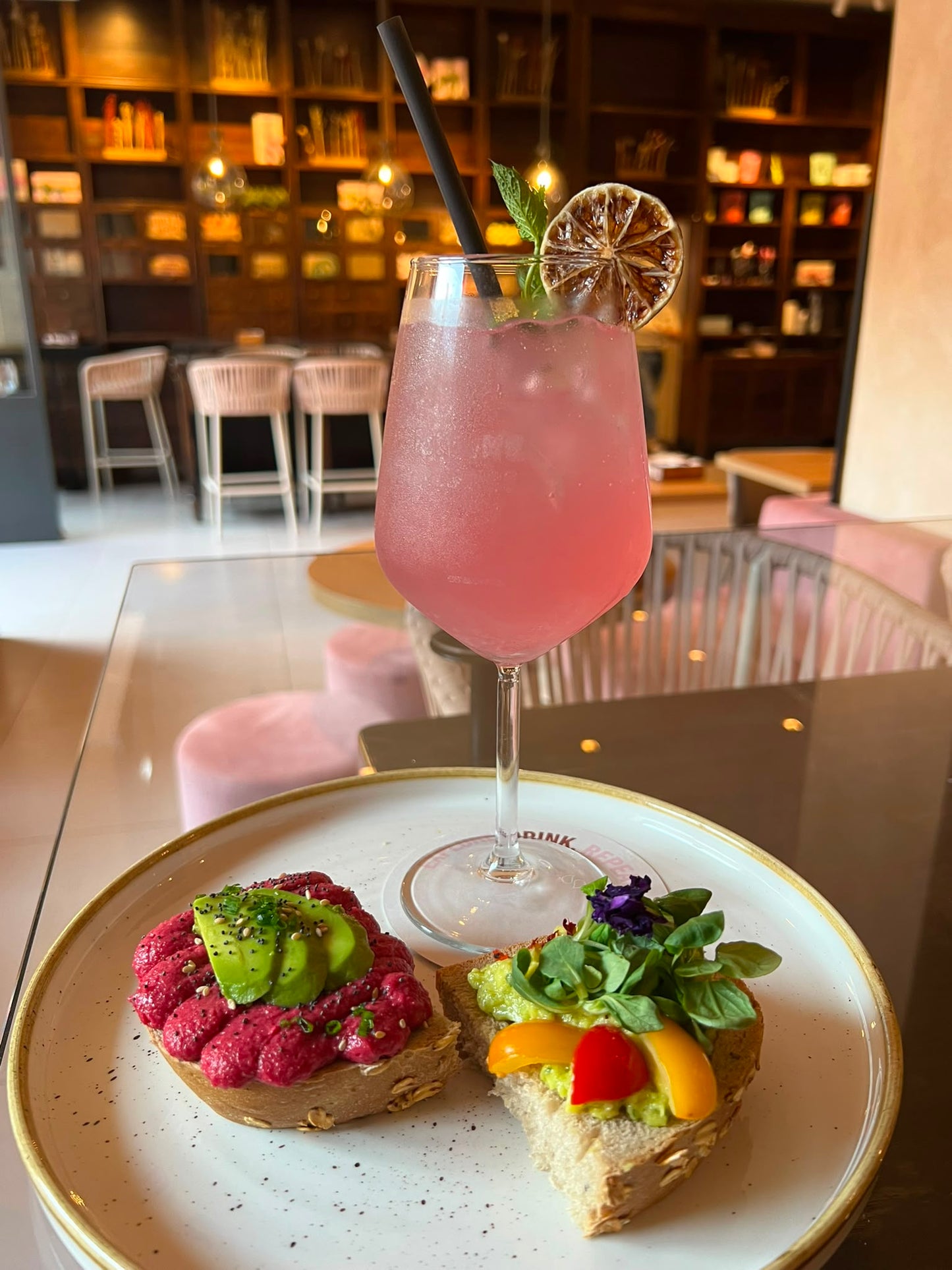 Aperitivo letterario (alla quota vanno aggiunti €10,00 per l'aperitivo)
